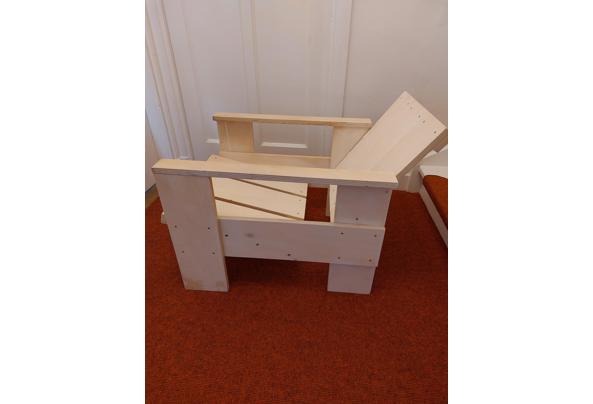Twee kratstoelen met tafeltje - 20260330_143744
