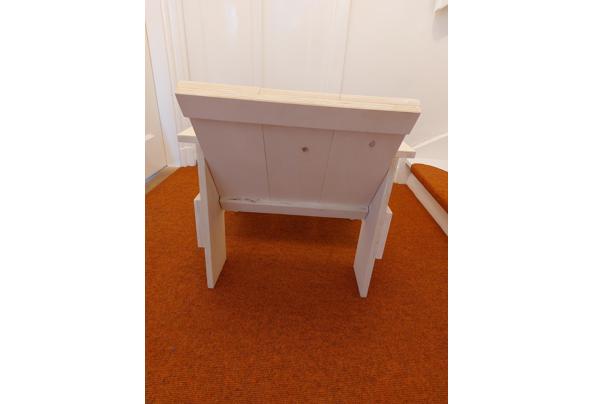 Twee kratstoelen met tafeltje - 20260330_143801