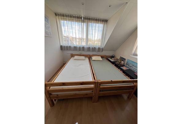 Twee eenpersoons bedden 90x200 compleet met tempur matras en kussens - IMG_3672