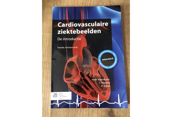 Een of meerdere medische boeken - Cardiovasculaire-ziektebeelden