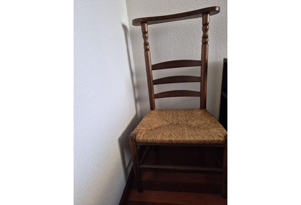 Bidstoel van hout en rieten zitting - 20260303_162026