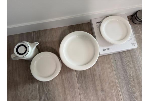 Servies van Arabia Finland: borden en een theepot - WhatsApp-Image-2025-12-13-at-15-45-10-(1)