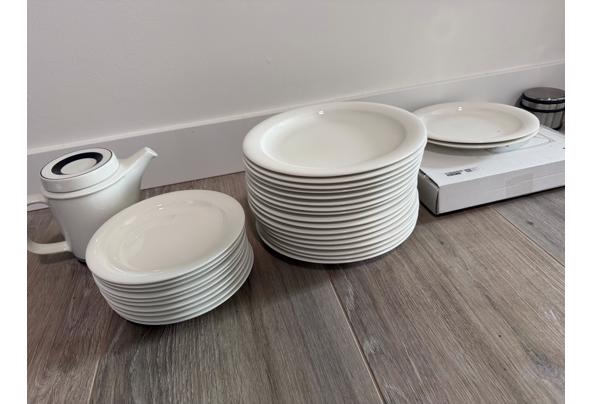 Servies van Arabia Finland: borden en een theepot - WhatsApp-Image-2025-12-13-at-15-45-10 Servies van Arabia Finland: borden en een theepot - WhatsApp-Image-2025-12-13-at-15-45-10