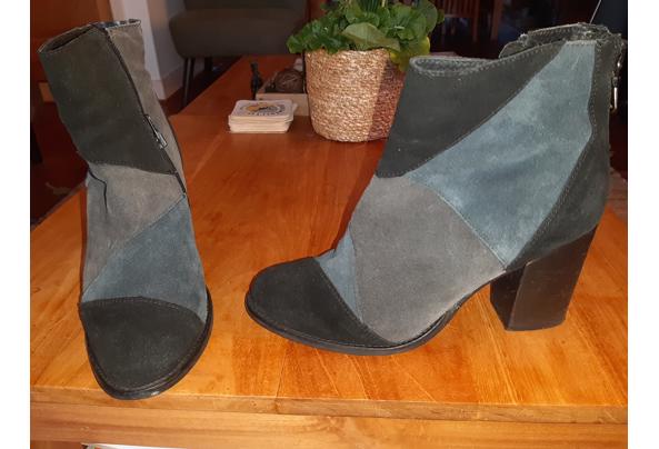 Suede laarsjes met hak, zwart blauw grijs, maat 40 - 17710862409194506239623553018272