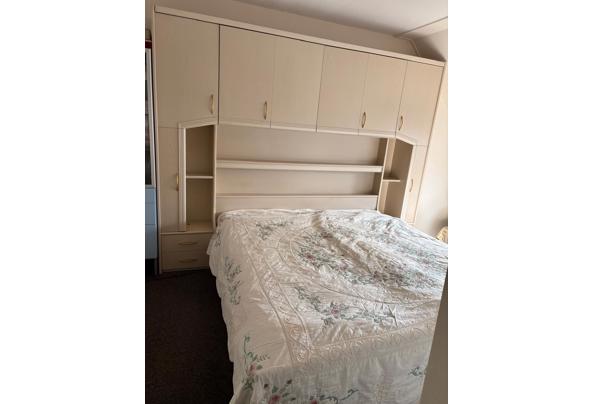 Elektrisch bed met ombouw. - 2dcfe094-5487-4f96-8061-25c1a74b44a9
