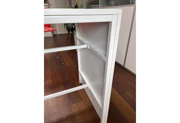 Statafel 240x80x110(h) met 4 stoelen - 20230331_122813390_iOS