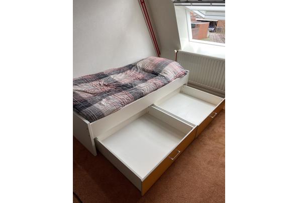 Bed met laden  - B9755DB7-94D0-4AD5-A4FF-36AE535D9ABF