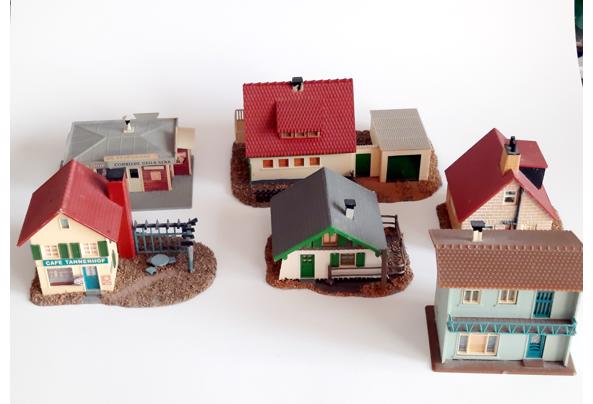 Modelbouw huisjes (zes stuks, Pola, schaal HO) - huisjes