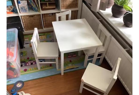 kindertafeltje en 4 stoelen - cc5cfee8-8aa6-4a1b-bfc9-f3fd7c23e57e