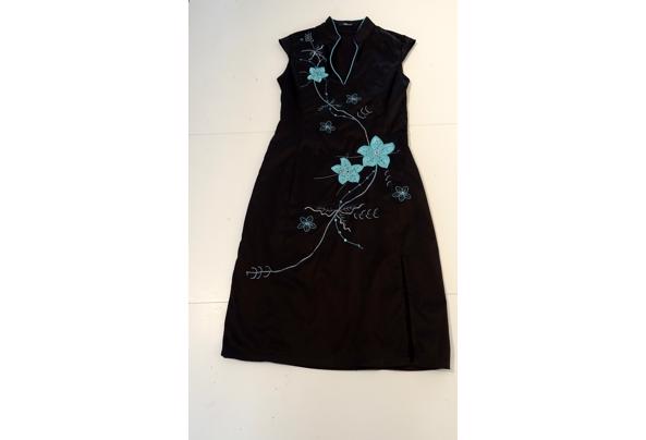 Erg mooie jurk,zwart met blauwe bloemen, maat 36 Jane Norman - DSC04037