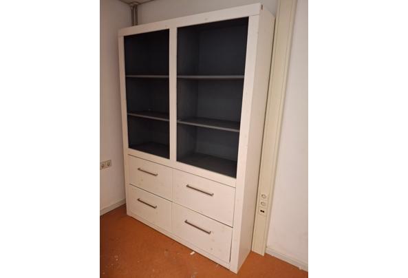 Wit grijze kast - ad6408ca-8917-44b0-8cde-1b1e3ebd2b99