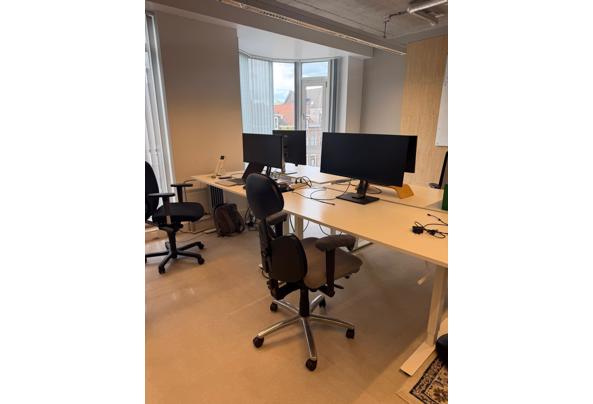 10 witte bureaus met stoelen - ad67ab82-5296-43c7-bbbb-83922e035a1e