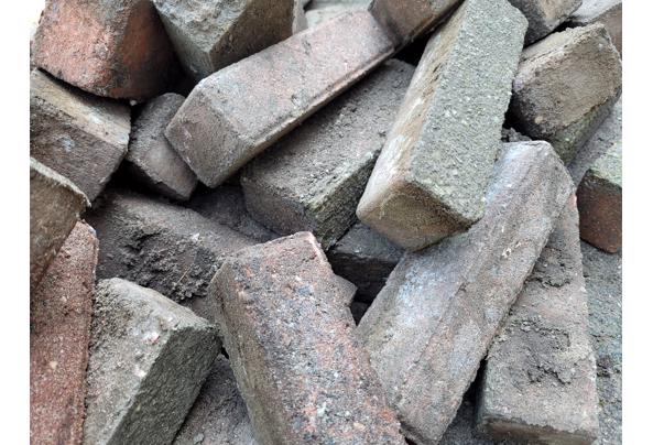 Gratis tegels voor in de tuin +/- 10m2 - 20230513_112420