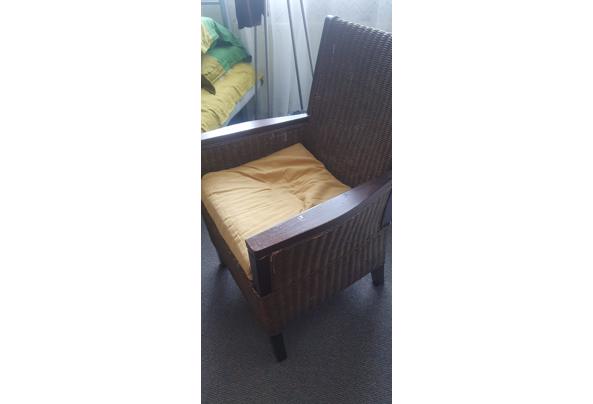 3 persoons inklapbaar stapelbed, kledingkast, cd kast met glazendeur, instaptrap voor honden, 2x rieten zitstoelen,  - 20251105_091017