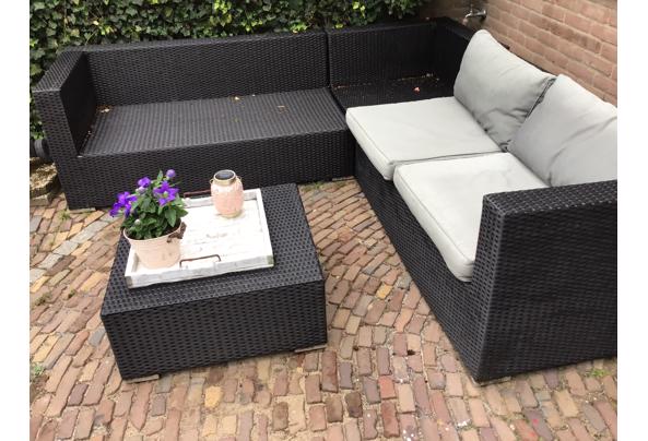 Tuinhoekbank Kussens beetje verschoten maar nog wel heel.. - IMG_0700