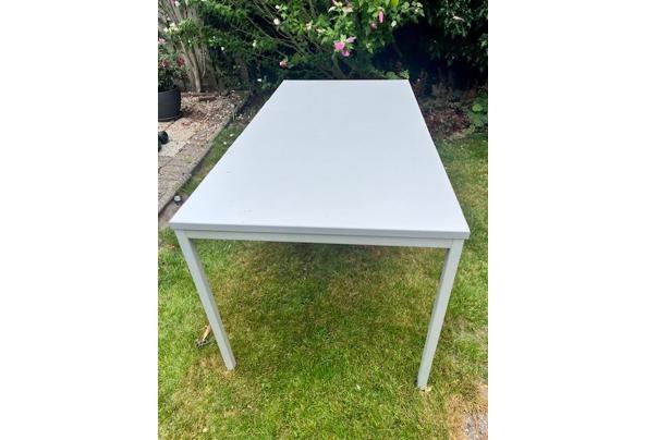 Grijze metalen - kunststof tafel - tafel-1