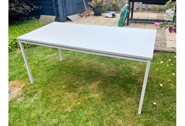 Grijze metalen - kunststof tafel - tafel-2
