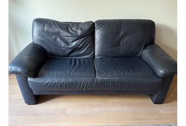 2 zits bank bekleed met donkerblauw leder. - Zitbank-2,5-zits-vooraanzicht_638823981002501343