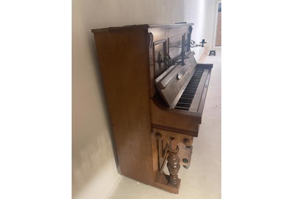 Oude piano - IMG_4444