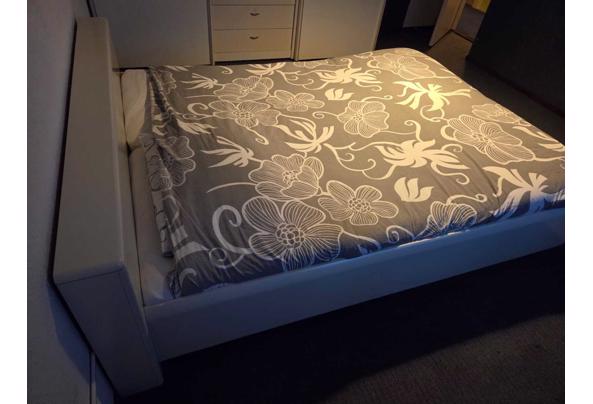 Tweepersoonsbed met lattenbodem en matrassen - IMG-20260415-WA0015