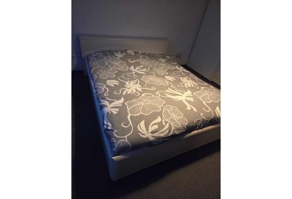 Tweepersoonsbed met lattenbodem en matrassen - IMG-20260415-WA0017