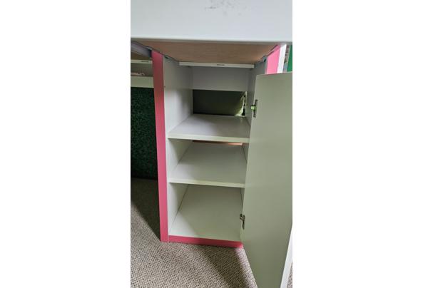 Kinderbureau wit met roze - 20260510_124806 Kinderbureau wit met roze - 20260510_124806