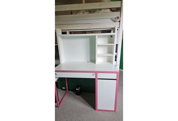 Kinderbureau wit met roze - 20260510_124821 Kinderbureau wit met roze - 20260510_124821