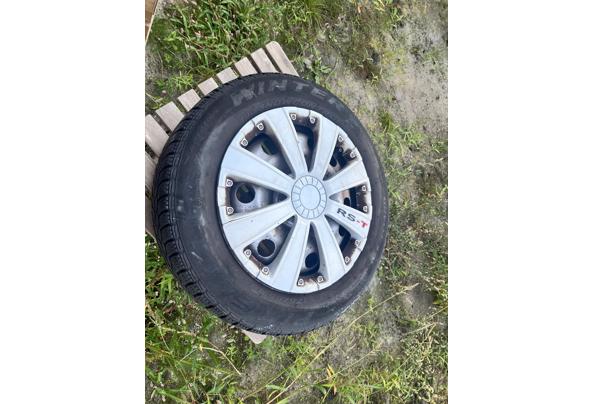 Set Pirelli Winterbanden 15 inch met velg - IMG_4154