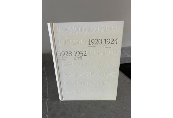 Vele boeken in goede staat om ruimte te maken in mijn boekenkasto - IMG_4010