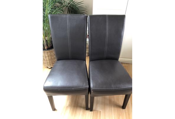 2 eetkamerstoelen met bruine bekleding - IMG_5318