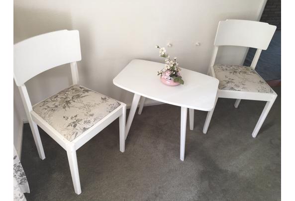 tafeltje met 2 stoelen - IMG_2478