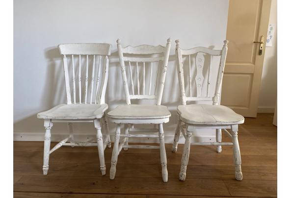 Brocante witte houten stoeltjes (per 3 op te halen) - D33DB236-698D-4B04-836E-83088E23BD9A