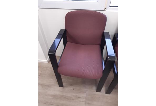 stoelen met armleuning en stoffen bekleding - 20211019_115344