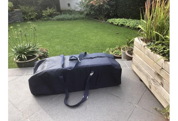 Stevig campingbedje plus schoon matras - IMG-1156