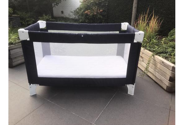 Stevig campingbedje plus schoon matras - IMG-1157