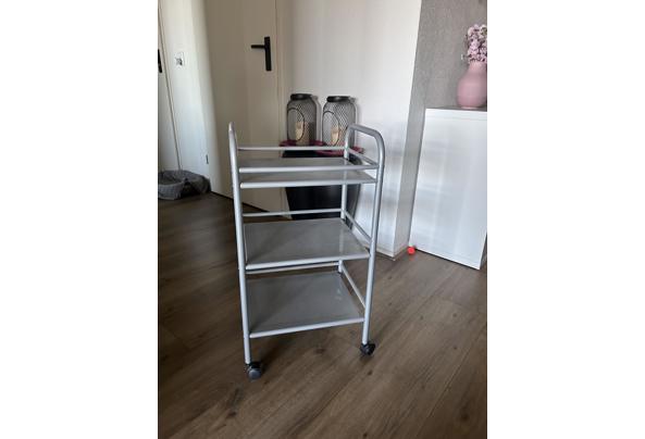 Tafeltje op wielen - uuid=A8BA3C52-EB5F-4B4B-ADEE-88E40DC71798&code=001&library=1&type=1&mode=2&loc=true&cap=true