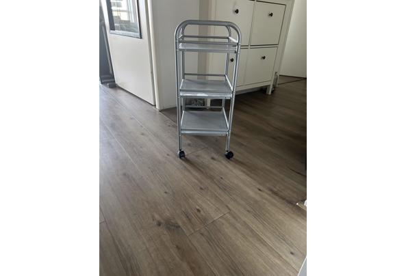 Tafeltje op wielen - uuid=BE3A6E56-7B00-403E-94BF-5DB9D9E8CD80&code=001&library=1&type=1&mode=2&loc=true&cap=true