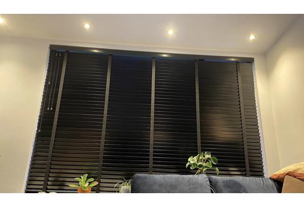 Mooie zwarte shutters  - 21e4a674-d06e-42d6-8bb3-0b7847fb1055