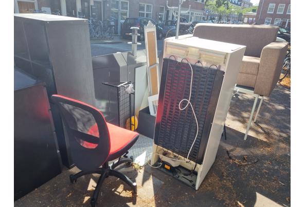 Kasten, bank, tafel allemaal gratis af te halen - 20260812_153704