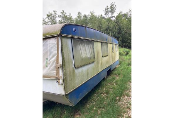Vintage caravan - a9331de2-01d1-4e90-9e95-627a583ee83d