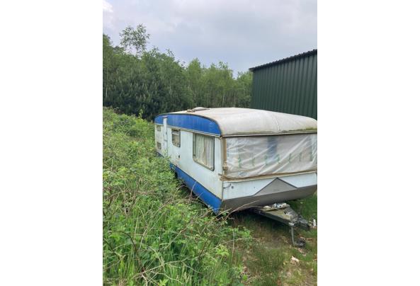 Vintage caravan - ec10eeae-e788-4c28-89fe-70b0ff58e0e4