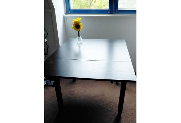 Eettafel 90 bij 90 uitschuifbaar - 1zijde-uitgeschoven