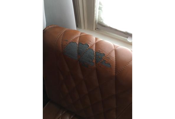 2 fauteuils met beschadigingen in cognackleur - 1202BD49-2134-4BB8-AFC6-558DB09D8ED8.JPG