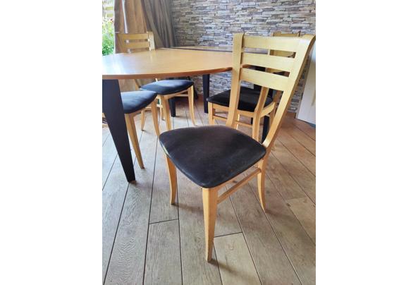 Eettafel met vier stoelen - 2