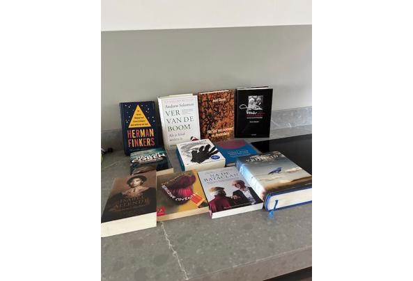 Vele boeken in goede staat om af te halen om ruimte in boekenkast te krijgen - IMG_4019