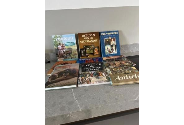 Vele boeken in goede staat om af te halen om ruimte in boekenkast te krijgen - IMG_4022