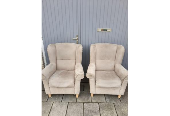 Twee beige fauteuils, suede-look - Stoel-1
