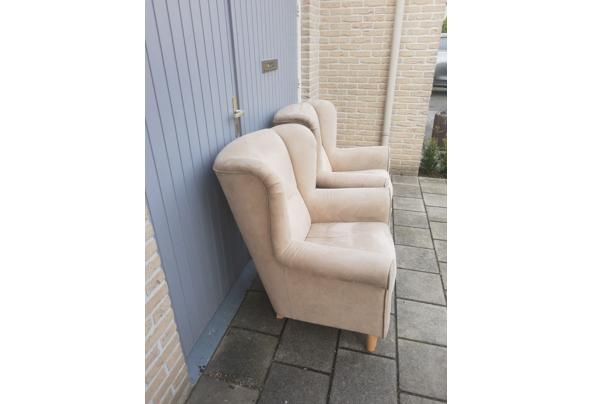 Twee beige fauteuils, suede-look - Stoel-4