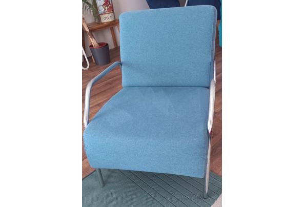 Blauwe fauteuil van WOOOD - 20230606_111558