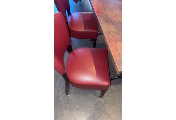 Heeft aandacht nodig goede en minder goede stoelen en banken - 0729D295-29E7-4DAC-8E85-84663D5C1BC8